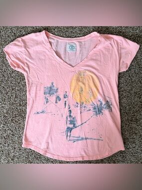 American Eagle Pink V-Neck Graphic Tee with Yellow Sun Size Medium